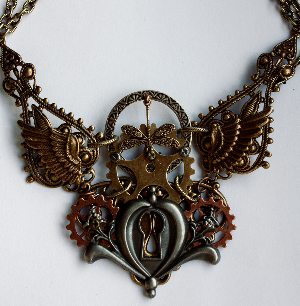 Dis.2013 keyhole gear necklace II