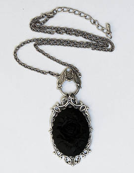 Black rose necklace