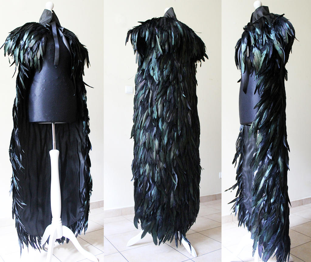 Feather cape with pelerine II