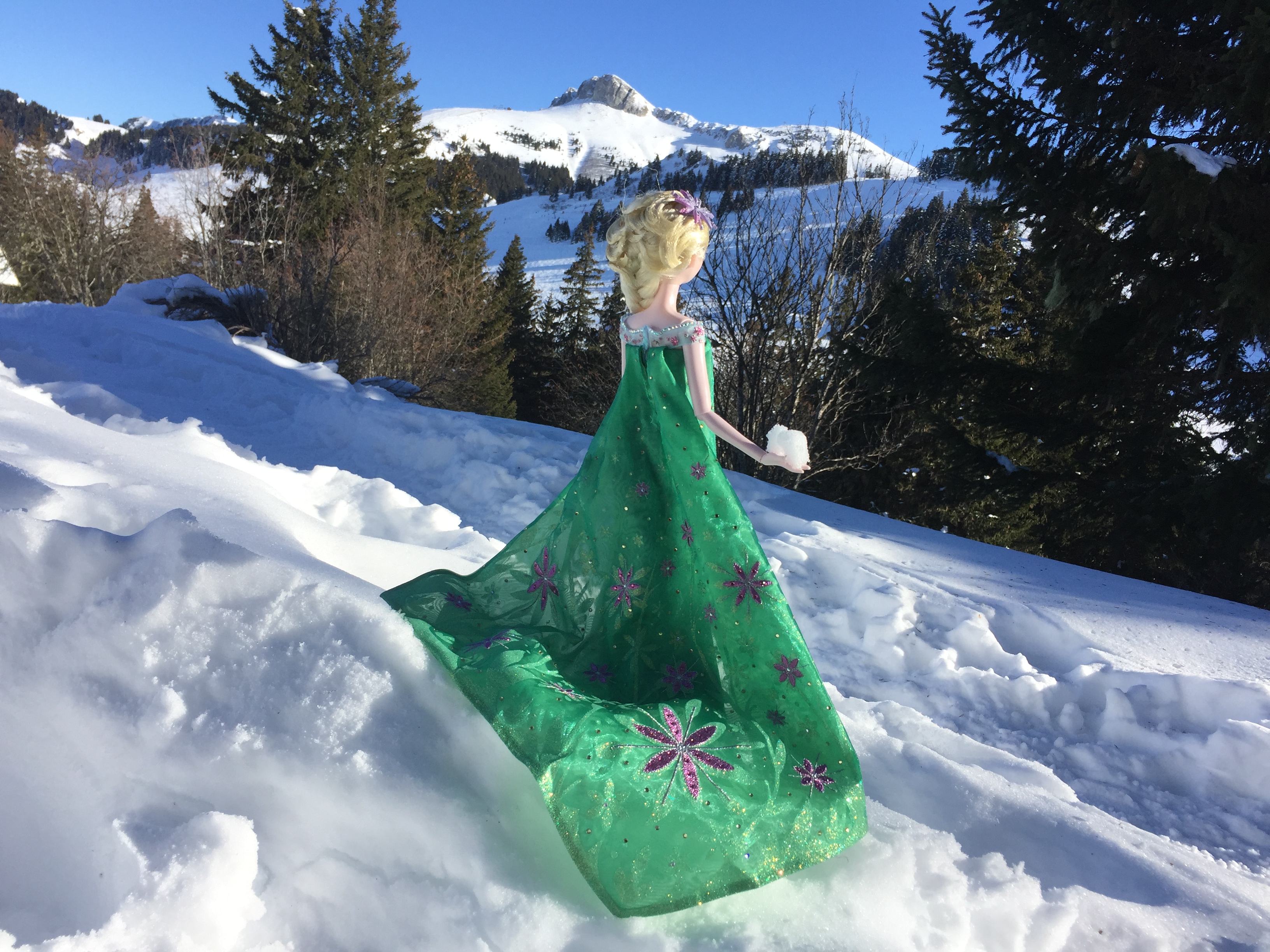 Elsa Frozen Fever at the mountain