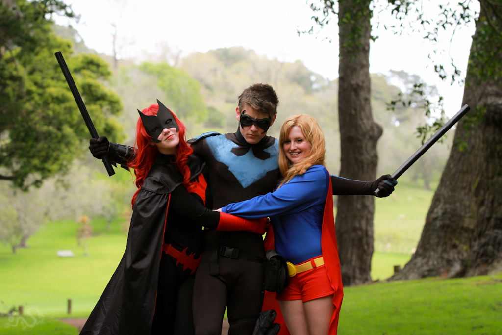 Nightwing gets the ladies cosplay