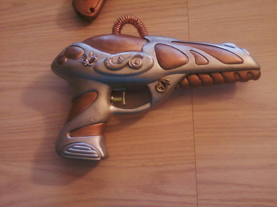 Ray Gun 1 by nosferatu-girl on DeviantArt