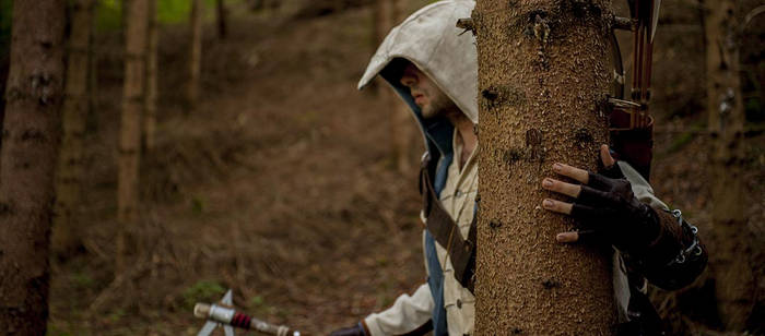 Connor Kenway chasing red coats in the woods