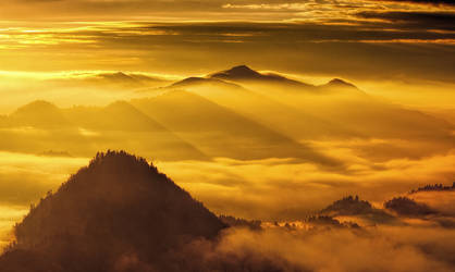 Pieniny Mountains by PawelUchorczak