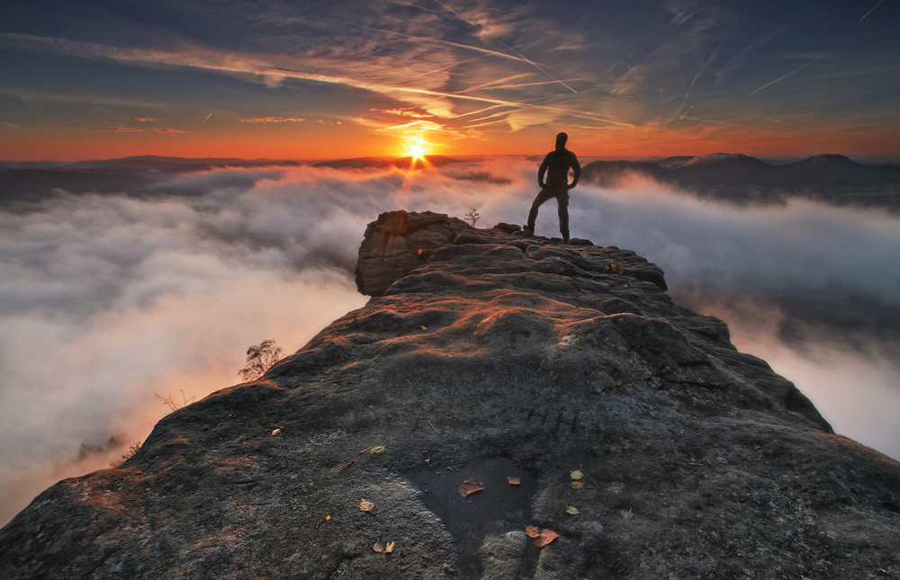 Wanderer above sea of fog