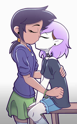 Luz and Amity Kissing