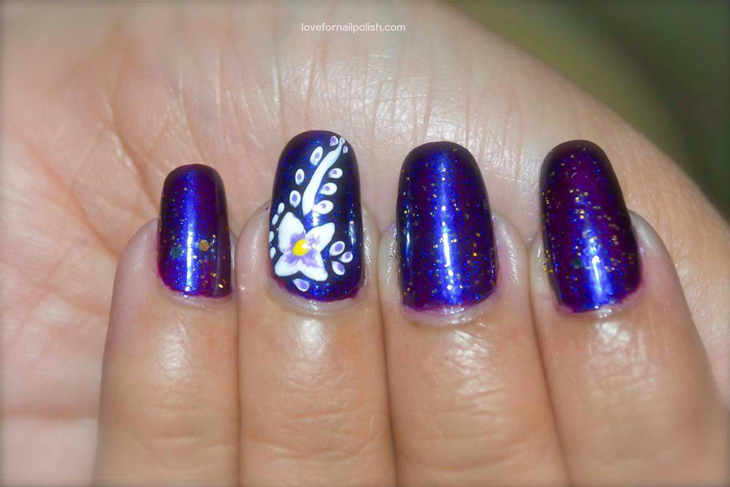 Purple and white flower Nail Art