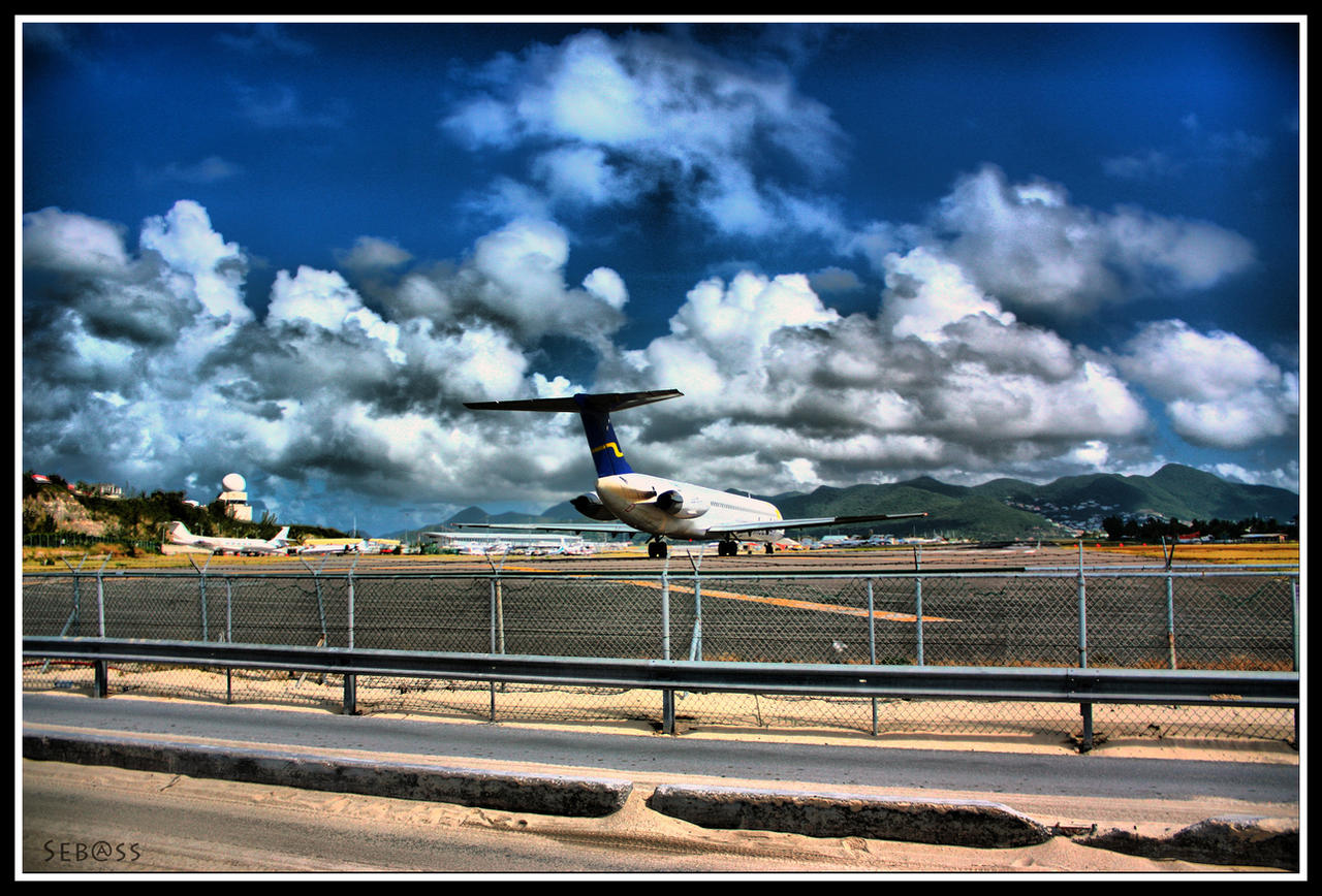 Maho beach plane take off by sXeSuX on DeviantArt
