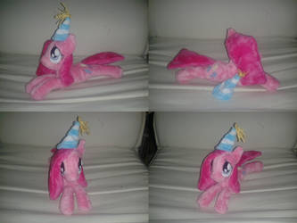 MLP FiM plushie - Pinkamena, lying + party hat!