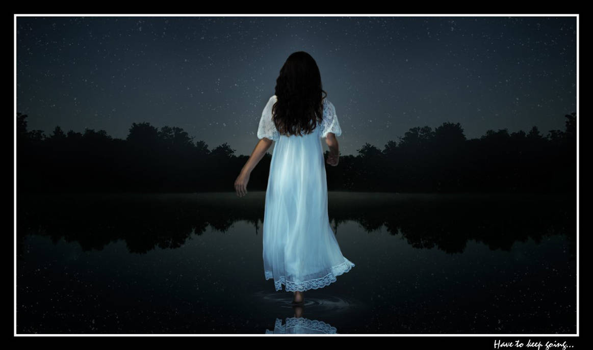 Ночь была без. Девушка у реки ночью. Девушка призрак. Девушка в воде ночью. Девушка в озере ночью.