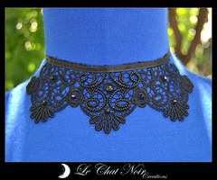 Macrame Collar with Pearls