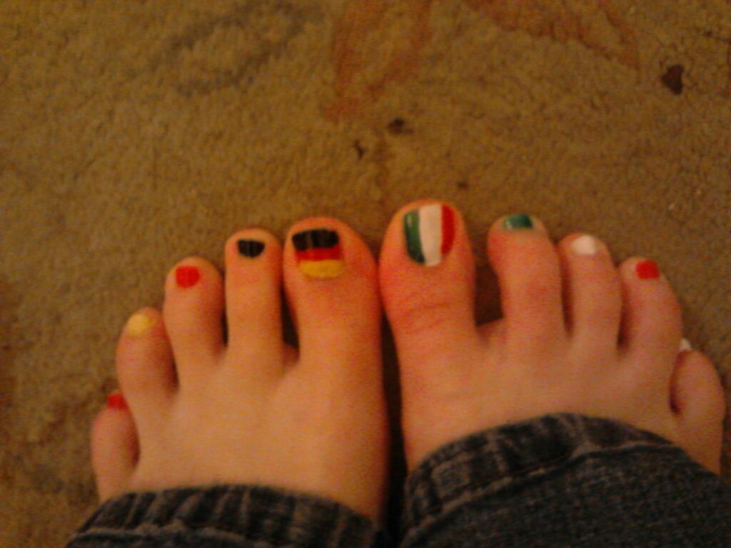 GerIta (Germany and Italy) toenails by Katie