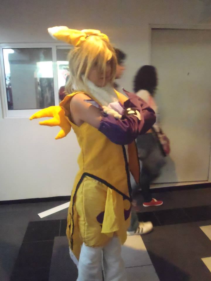 Renamon Cosplay Gijinka