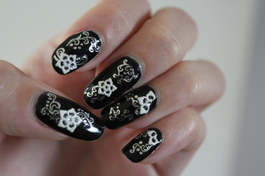 Baroque Nails