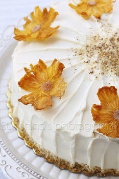 Cake with Pineapple flowers