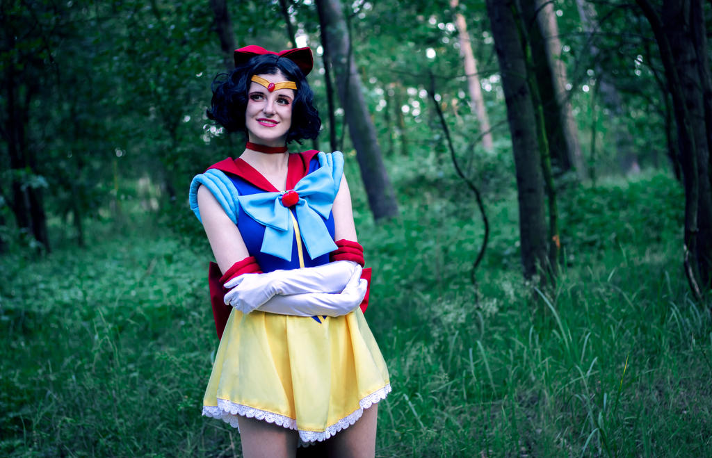 Sailor Snow White - Disney cosplay by caryucospre on DeviantArt