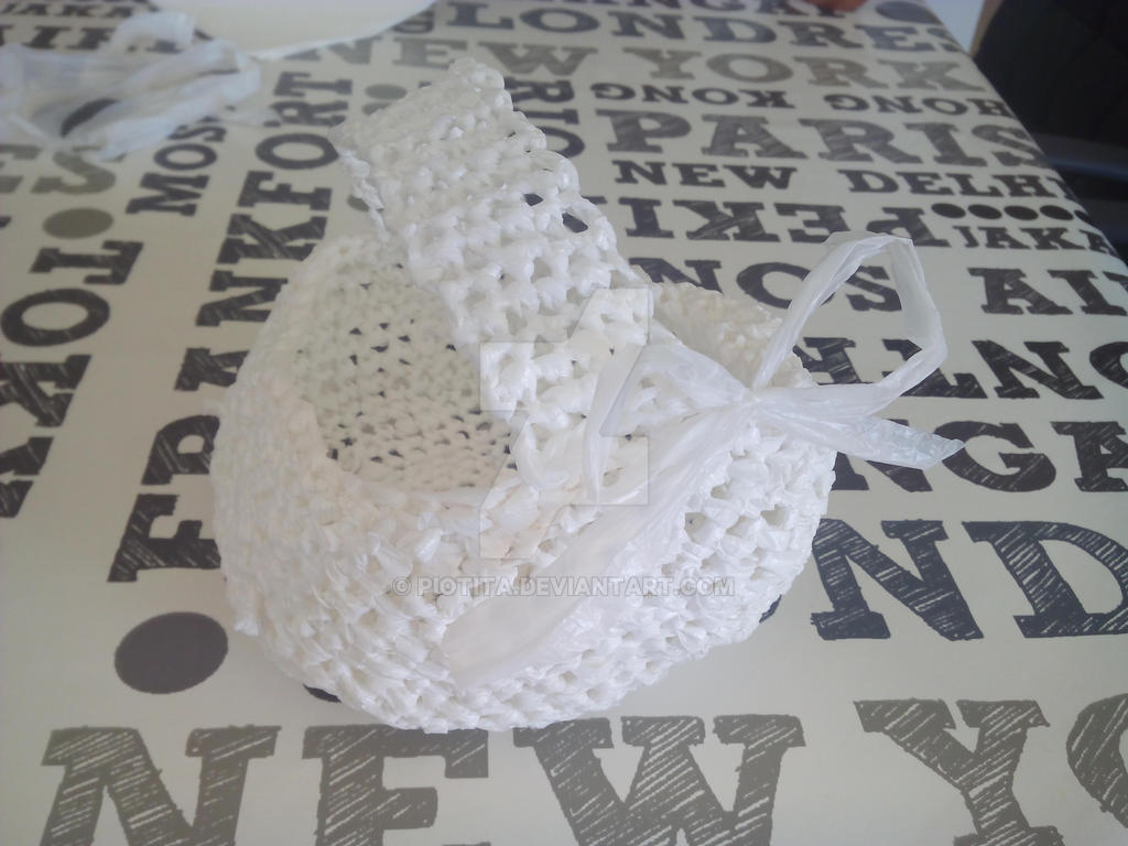 Basket made from plastic bags