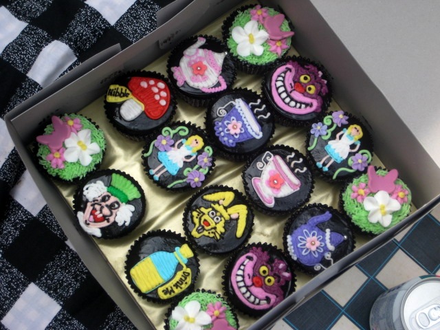 Alice In Wonderland Cupcakes By Mini Meows On Deviantart