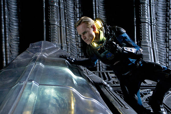 Prometheus Hd Stills David Inspects Engineer