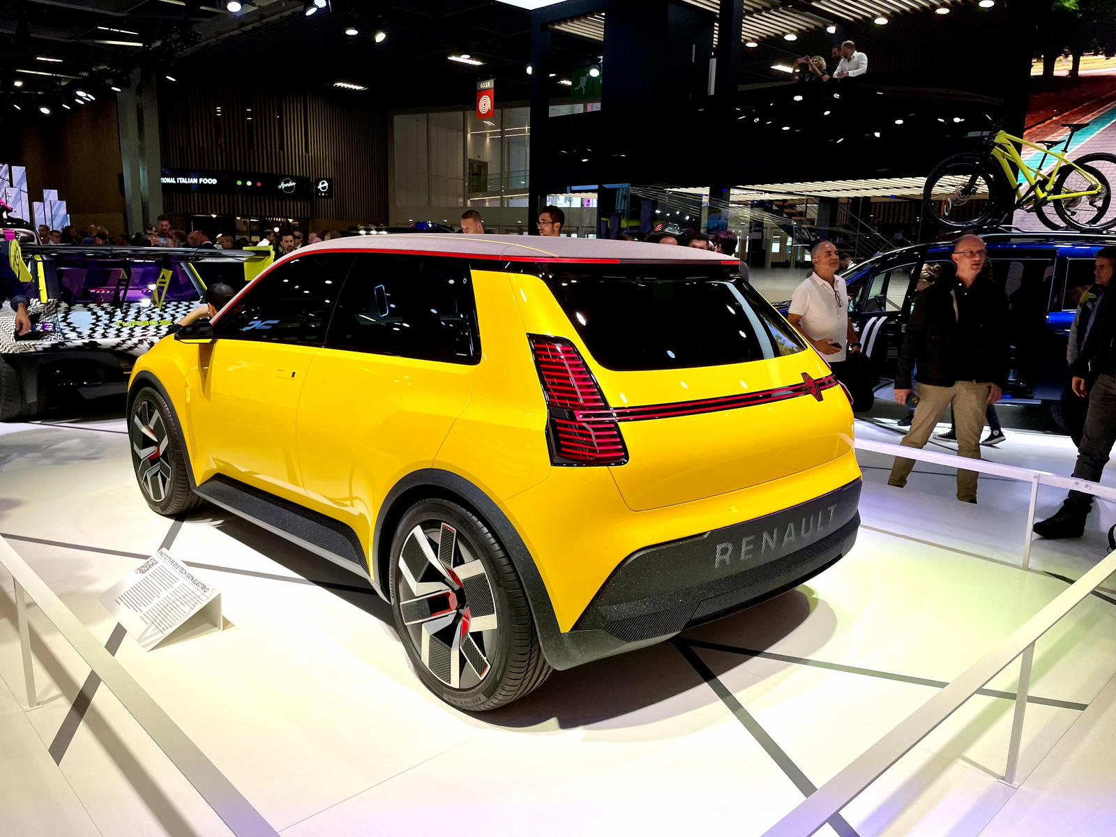 Renault R5 e-tech by mtristepin on DeviantArt