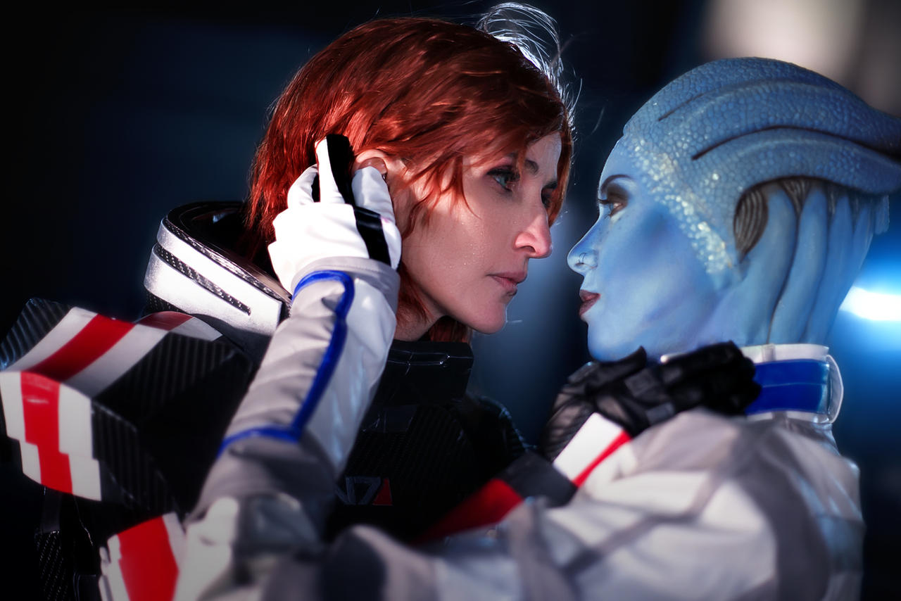 Liara T'Soni and Commander Shepard Cosplay