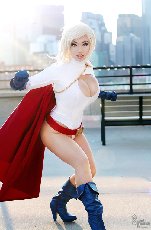 Power Girl - ready to fight!