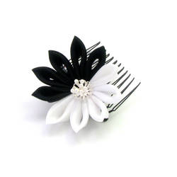 Black and white flower on comb