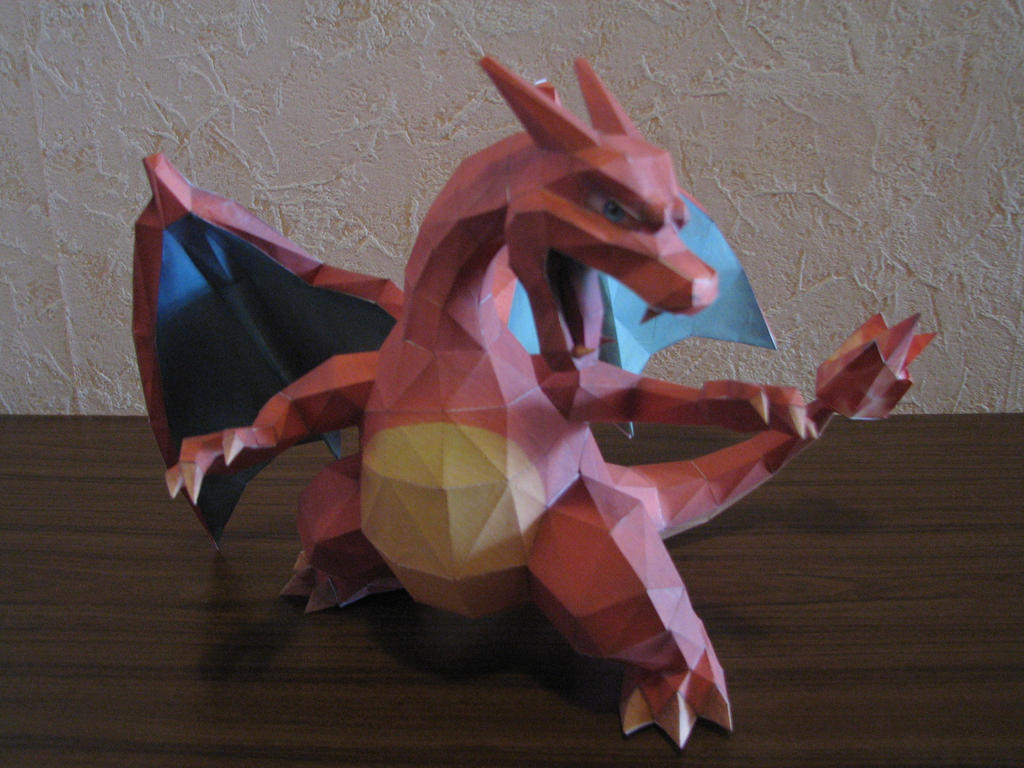 Pokemon Charizard Papercraft