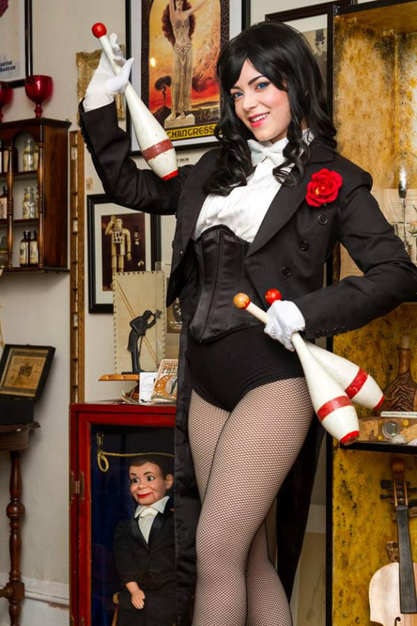 Zatanna at Mago's Magic Shoppe