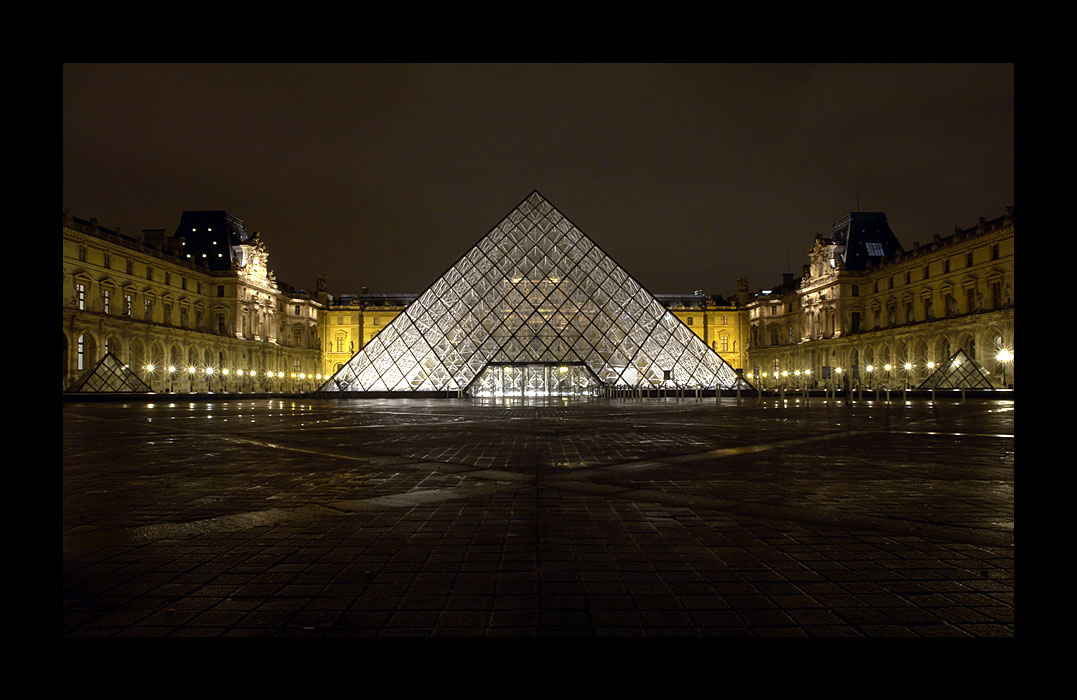 La Pyramide du Louvre 2