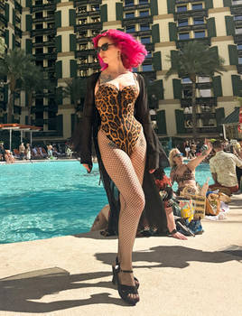 Bombshell Pin-up Model