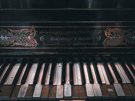 Piano Antique