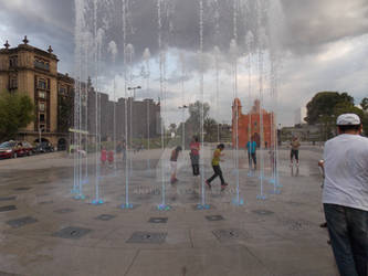 FUENTE DE LUCES Y COLORES.