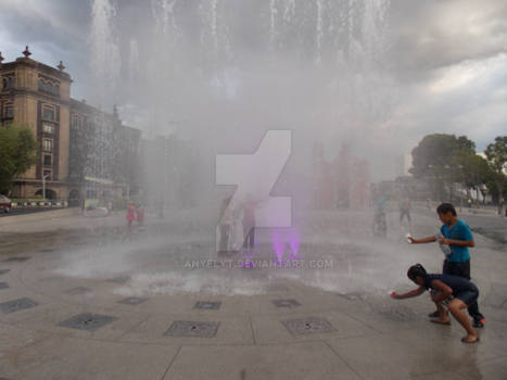 FUENTE DE LUCES Y COLORES.