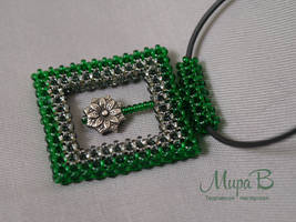 Beaded Pendant 'Flower Geometry'