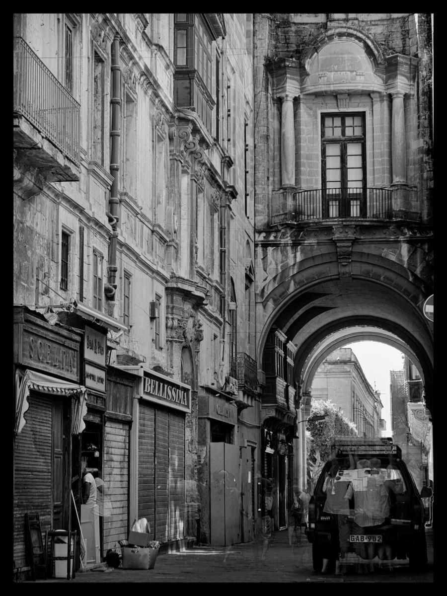 Valletta streets HDR5 mono