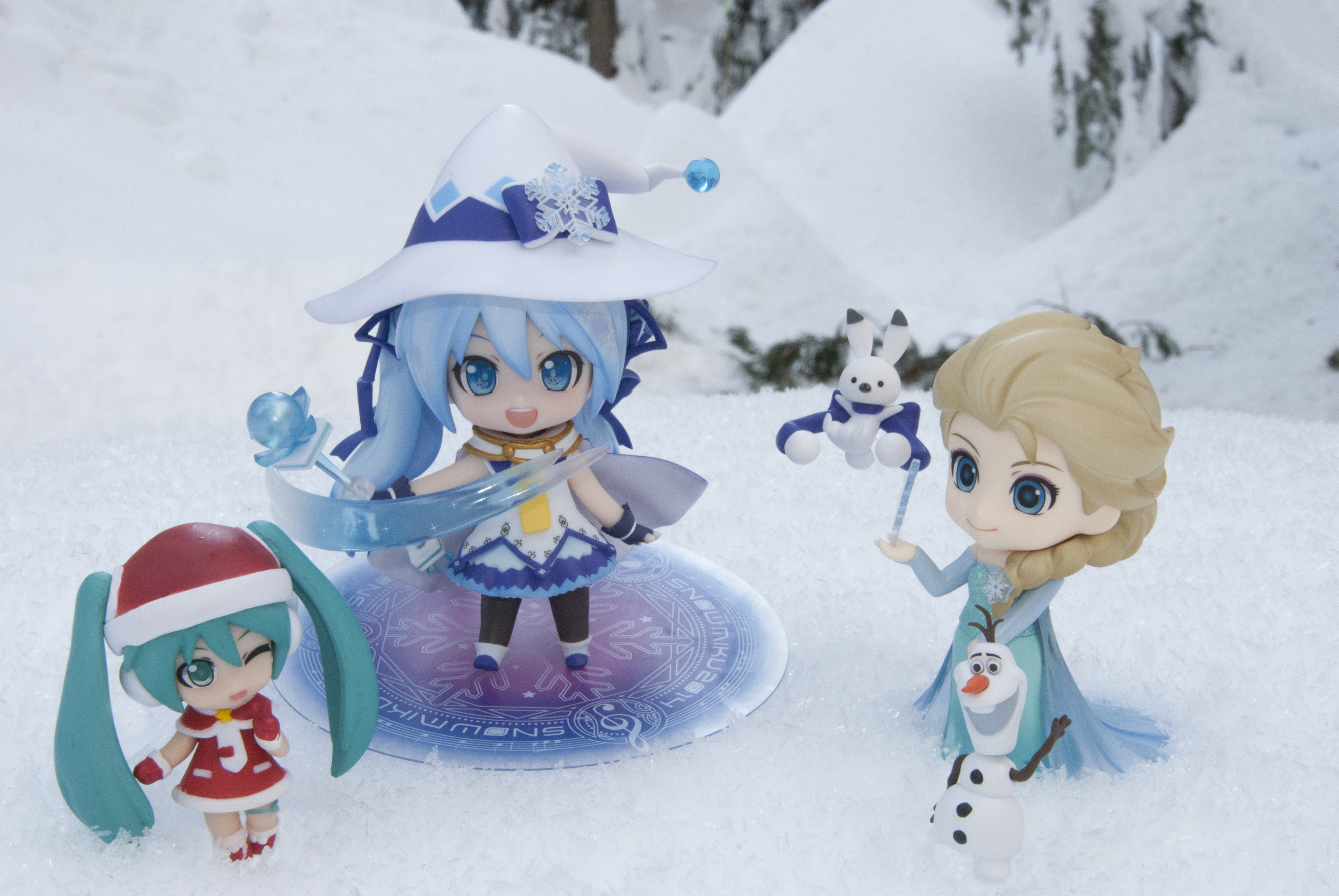 Miku And Friends Playing In The Snow