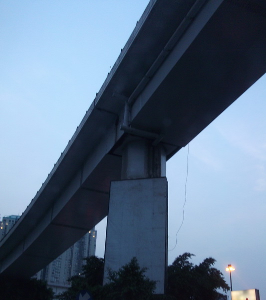 TIANG JALAN LAYANG TOL DARI TOL KEBON JERUK