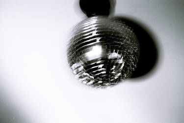 Spin spin... dim dim disco by Shosan