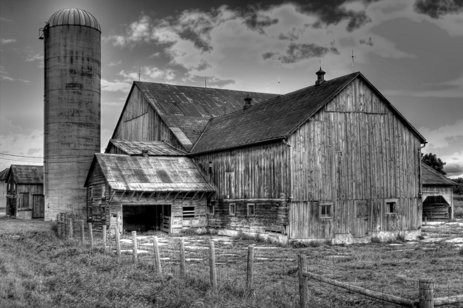 black_and_white_barn_by_martzart_d4641cz-fullview.jpg?token=eyJ0eXAiOiJKV1QiLCJhbGciOiJIUzI1NiJ9.eyJzdWIiOiJ1cm46YXBwOjdlMGQxODg5ODIyNjQzNzNhNWYwZDQxNWVhMGQyNmUwIiwiaXNzIjoidXJuOmFwcDo3ZTBkMTg4OTgyMjY0MzczYTVmMGQ0MTVlYTBkMjZlMCIsIm9iaiI6W1t7ImhlaWdodCI6Ijw9MTA2NCIsInBhdGgiOiJcL2ZcL2E3ZTg3ZGUzLTNiZjktNGJhOC1iZWE1LTRmZjRlZjk5MjFlZlwvZDQ2NDFjei01MGEzMjBhYS0wYmFhLTRiNWYtODFhYi02MWRjZjczZjQzNDkuanBnIiwid2lkdGgiOiI8PTE2MDAifV1dLCJhdWQiOlsidXJuOnNlcnZpY2U6aW1hZ2Uub3BlcmF0aW9ucyJdfQ.1wbtfC6EkndBPOhUnWPIRl-Bwg7X-z77XC3bGBT6VAM