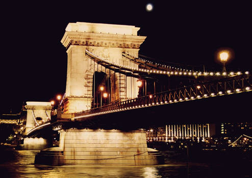 Chain Bridge at night