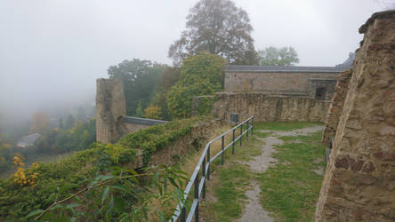Castleruins in the Mist 4