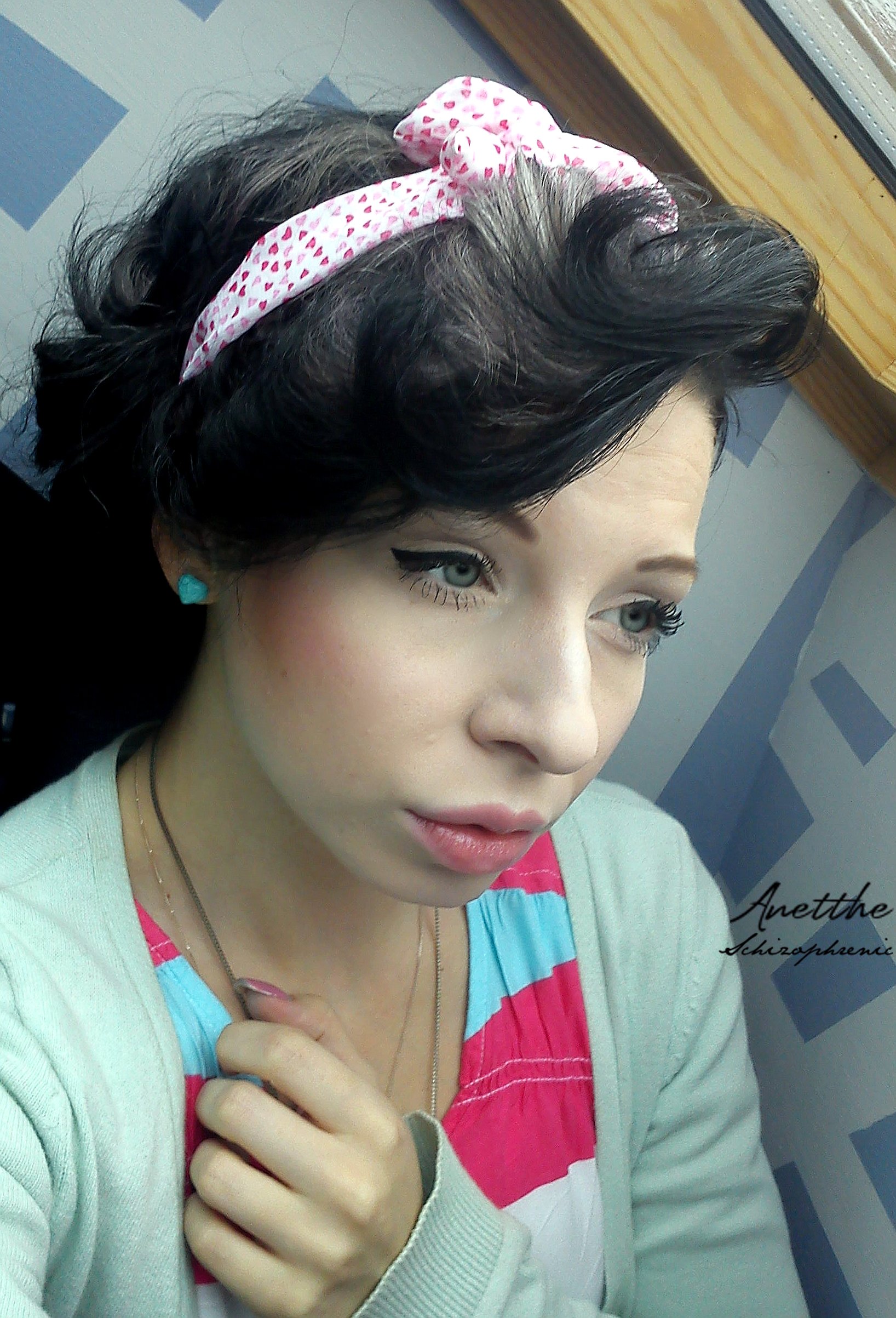 1950 S Pin Up Curly Hair And Vintage Makeup By