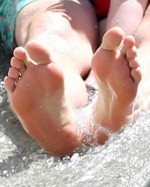 Funny Men With Hot Feet By Giantxxx2 On Deviantart Funny Men With Hot Feet By Giantxxx2 On Deviantart