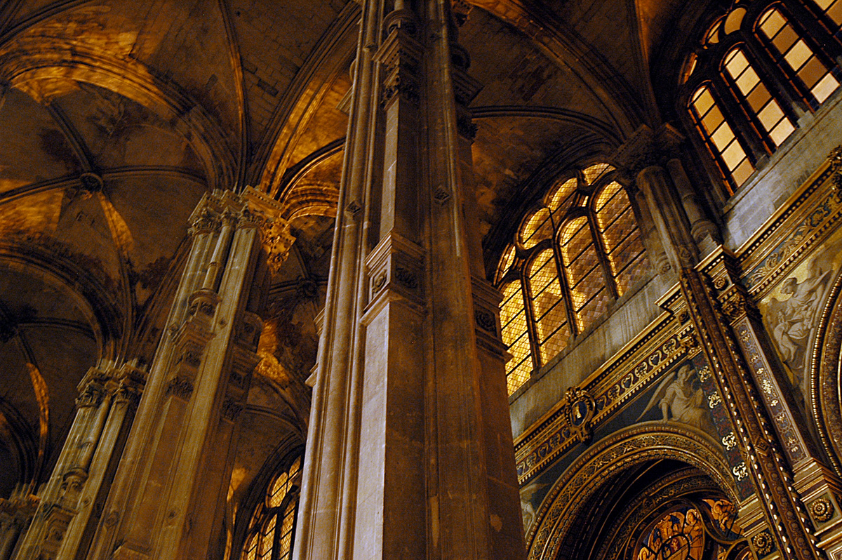 Inside the St Eustache church