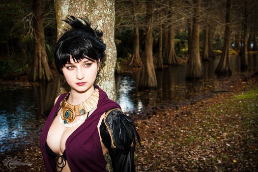 Dahlia Thomas as Morrigan, Svienn woods