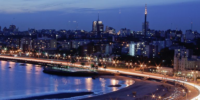 MVD rambla tarde-noche
