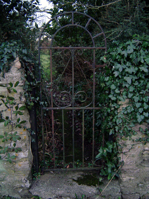 Iron Gate, Ivy Alley