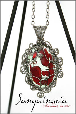 Sanguinaria pendant