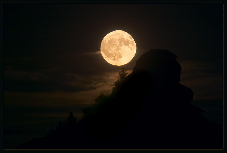 Полнолуние сильный. Полная Луна. Полнолуние. Фото Луны. Луна полнолуние.